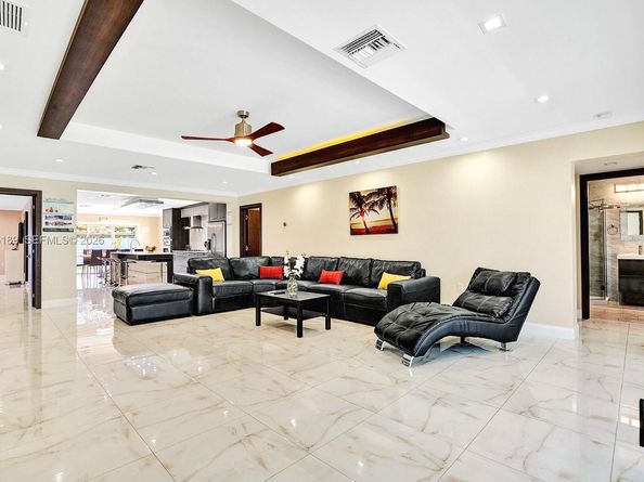 1318 Washington St, Hollywood FL 33019