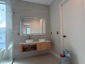 1637 Monroe St, Hollywood FL 33020