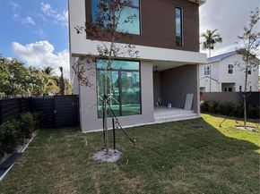 1637 Monroe St, Hollywood FL 33020