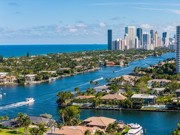 110 Holiday Dr, Hallandale Beach FL 33009