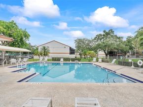 4347 SW 70th Ter, Davie FL 33314