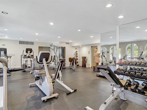 200 Diplomat Pkwy 721, Hallandale Beach FL 33009