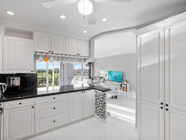 200 Diplomat Pkwy 721, Hallandale Beach FL 33009