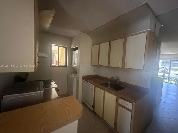 523 Trace Cir 105, Deerfield Beach FL 33441