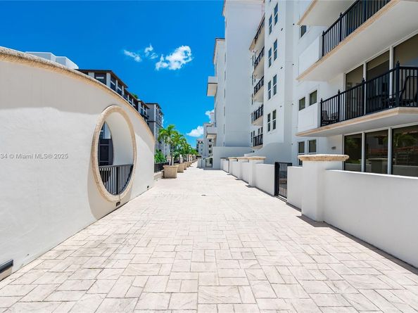 4100 Salzedo St 919, Coral Gables FL 33146