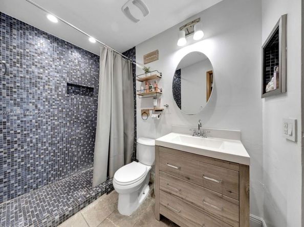 9933 NW 49th Ter, Doral FL 33178