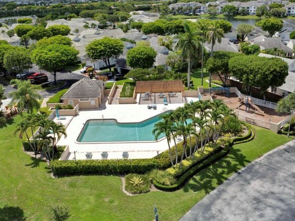 9933 NW 49th Ter, Doral FL 33178