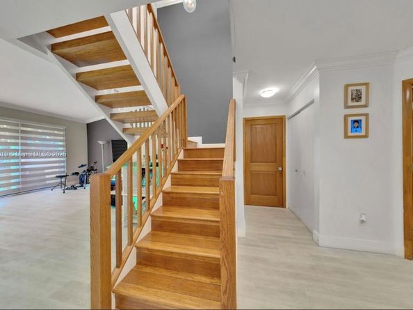 9933 NW 49th Ter, Doral FL 33178