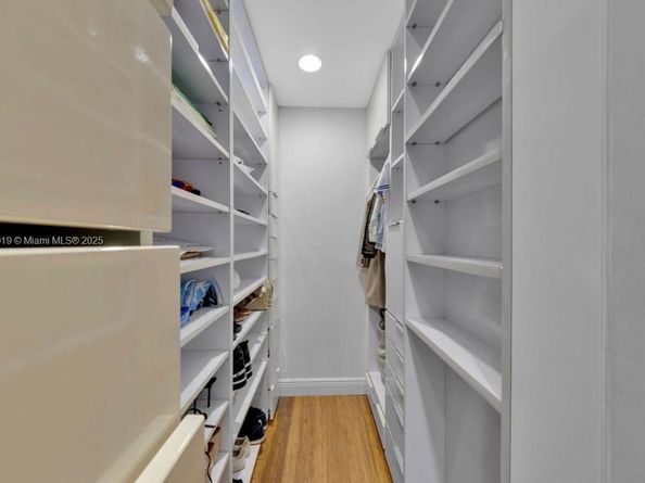 9933 NW 49th Ter, Doral FL 33178