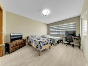 9933 NW 49th Ter, Doral FL 33178