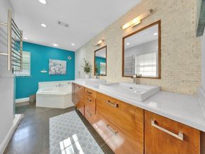 9933 NW 49th Ter, Doral FL 33178