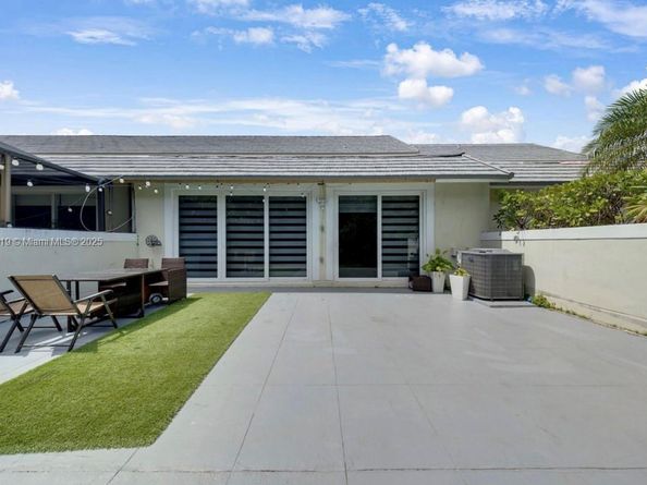 9933 NW 49th Ter, Doral FL 33178