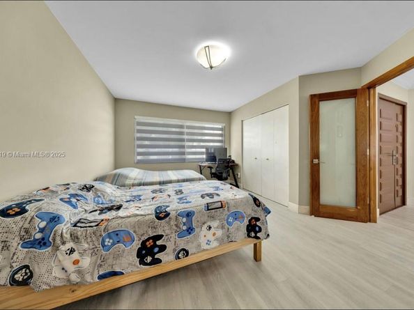 9933 NW 49th Ter, Doral FL 33178