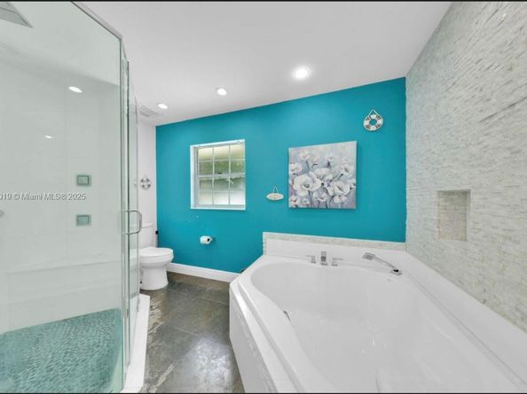 9933 NW 49th Ter, Doral FL 33178