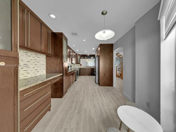 9933 NW 49th Ter, Doral FL 33178