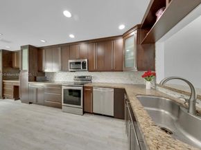 9933 NW 49th Ter, Doral FL 33178