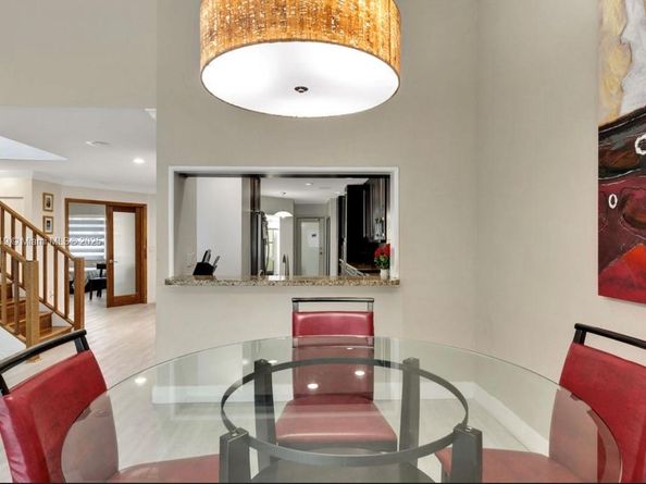 9933 NW 49th Ter, Doral FL 33178