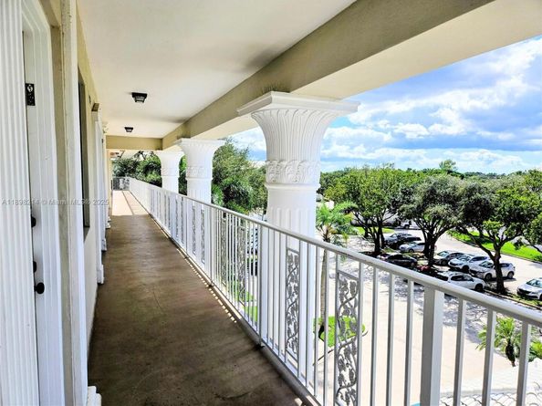 6085 Balboa Cir 403, Boca Raton FL 33433