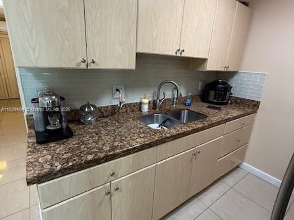 55 NW 204th St 10, Miami Gardens FL 33169