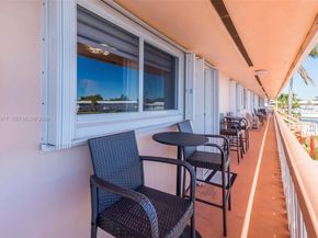 901 SW 11th Ave 17H, Hallandale Beach FL 33009