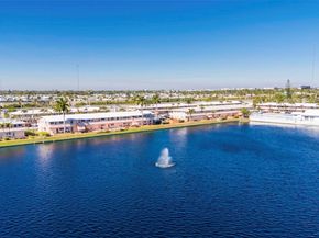 901 SW 11th Ave 17H, Hallandale Beach FL 33009