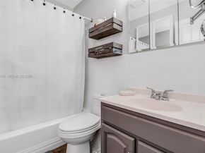 901 SW 11th Ave 17H, Hallandale Beach FL 33009