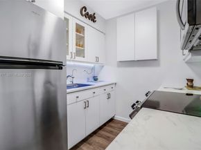 901 SW 11th Ave 17H, Hallandale Beach FL 33009