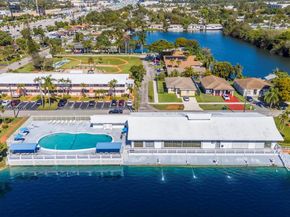 901 SW 11th Ave 17H, Hallandale Beach FL 33009