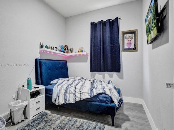 4046 Long Leaf Ln, Hollywood FL 33021