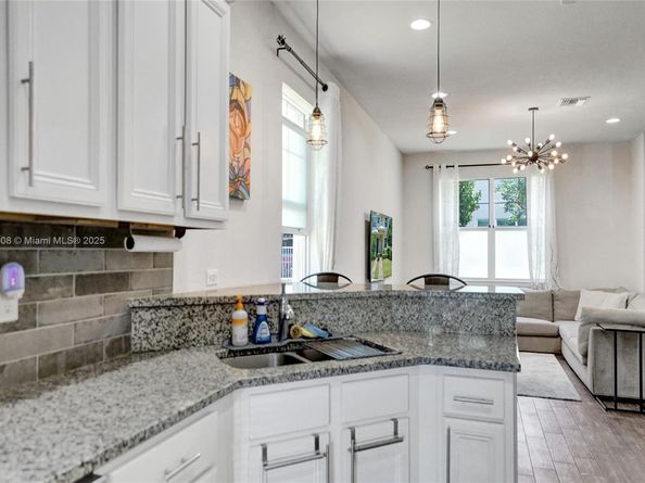 4046 Long Leaf Ln, Hollywood FL 33021