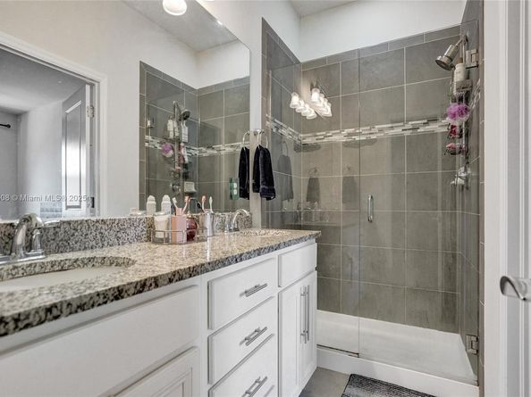4046 Long Leaf Ln, Hollywood FL 33021
