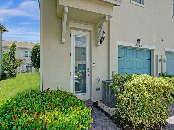 4046 Long Leaf Ln, Hollywood FL 33021