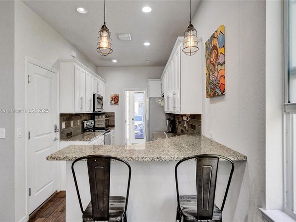 4046 Long Leaf Ln, Hollywood FL 33021