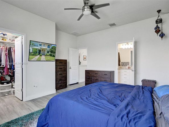 4046 Long Leaf Ln, Hollywood FL 33021