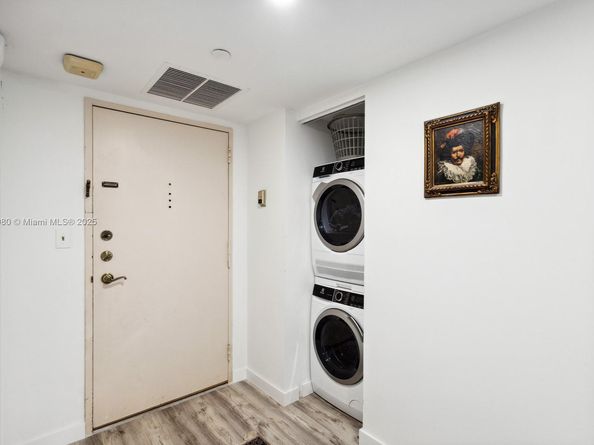 1901 Brickell Ave B2413, Miami FL 33129