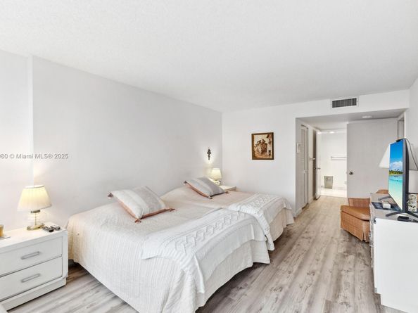 1901 Brickell Ave B2413, Miami FL 33129