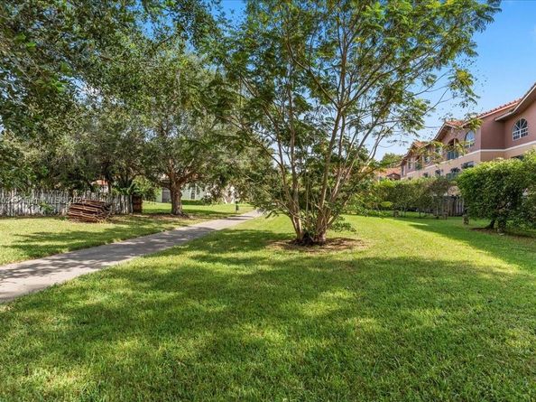 10014 Hammocks Blvd 2044, Miami FL 33196