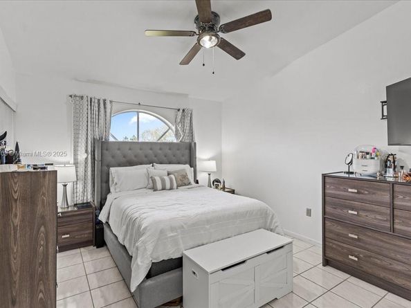 10014 Hammocks Blvd 2044, Miami FL 33196