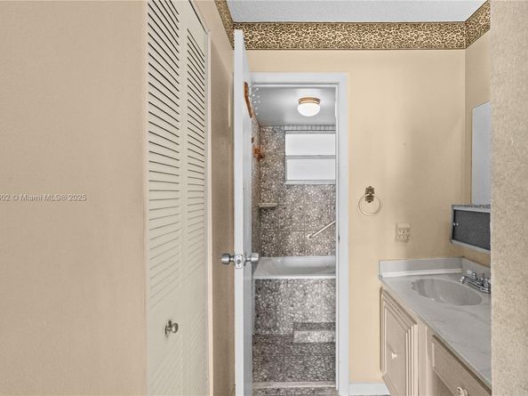 8205 NW 61st St B209, Tamarac FL 33321