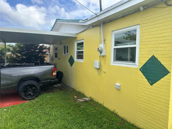 15151 Railroad Dr, Miami Gardens FL 33054