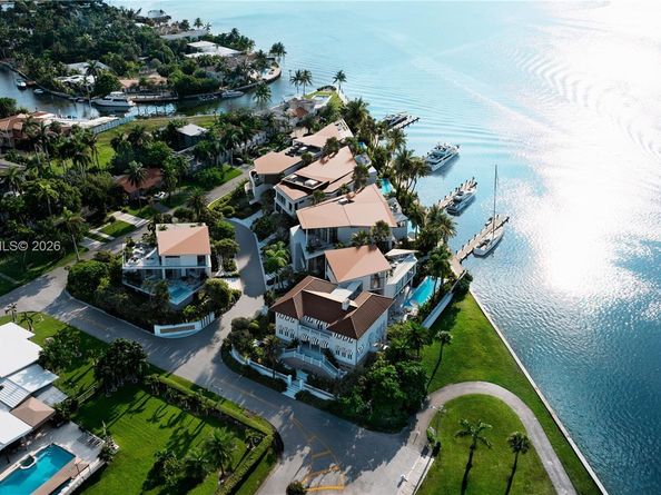 7150 NE 72nd ST, Miami FL 33138