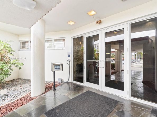 1700 NE 105th St 312, Miami Shores FL 33138