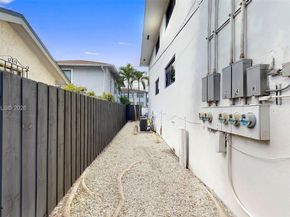 329 SW 9th Ave, Miami FL 33130