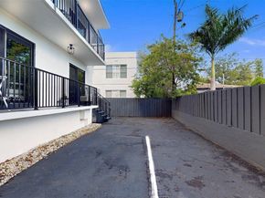 329 SW 9th Ave, Miami FL 33130