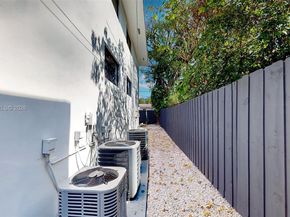 329 SW 9th Ave, Miami FL 33130