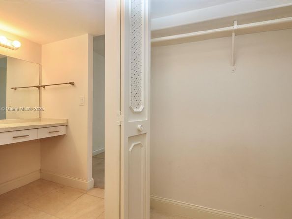 3475 N Country Club Drive 501, Aventura FL 33180
