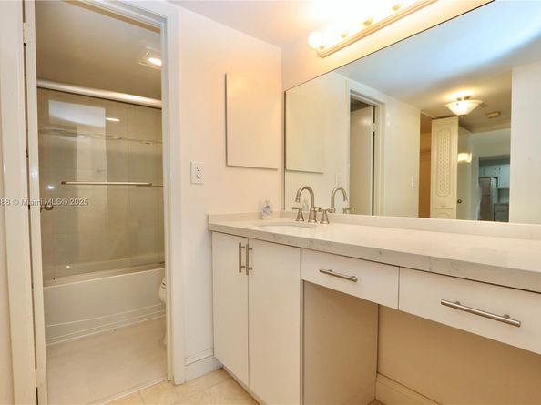 3475 N Country Club Drive 501, Aventura FL 33180