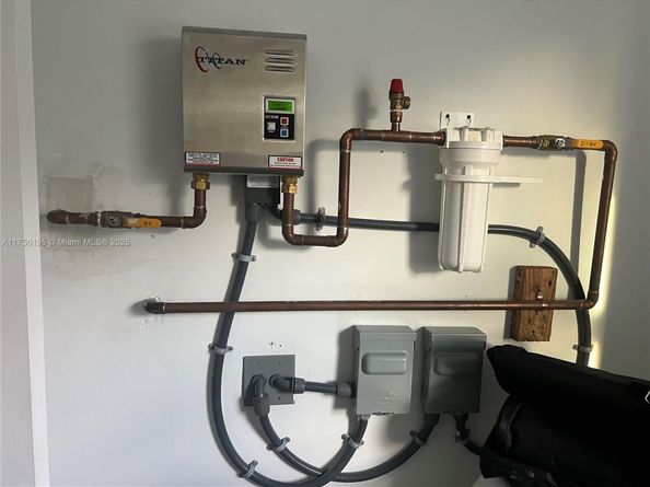 55 NE 213th St, Miami Gardens FL 33179