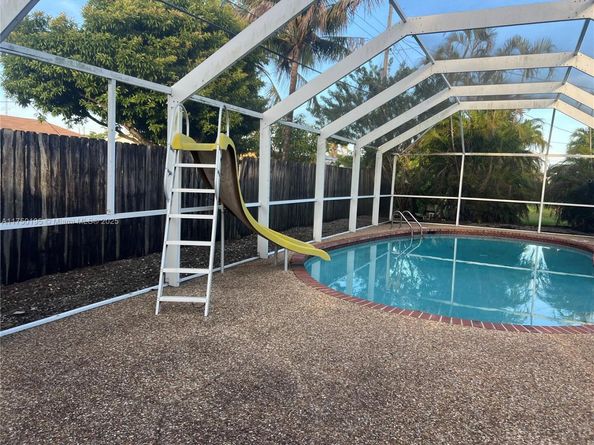 55 NE 213th St, Miami Gardens FL 33179