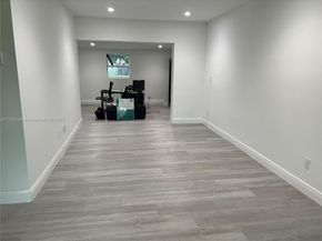 55 NE 213th St, Miami Gardens FL 33179